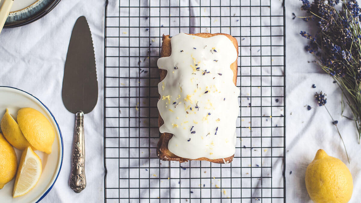 Recipe: Gluten free, low fat, white cream cupcake with lavender and lemon sprinkles